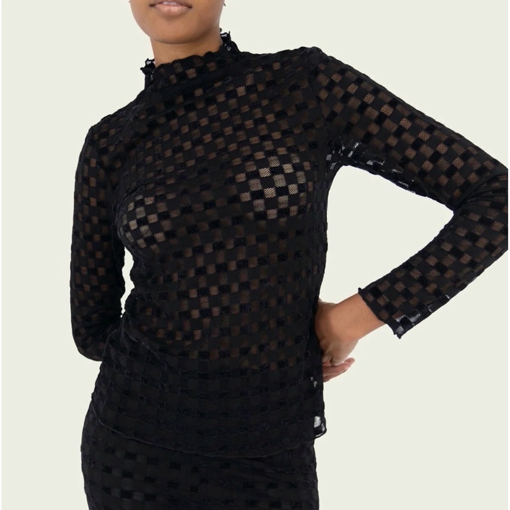 FIND ME NOW
Black Harmony Checkered Mesh Top